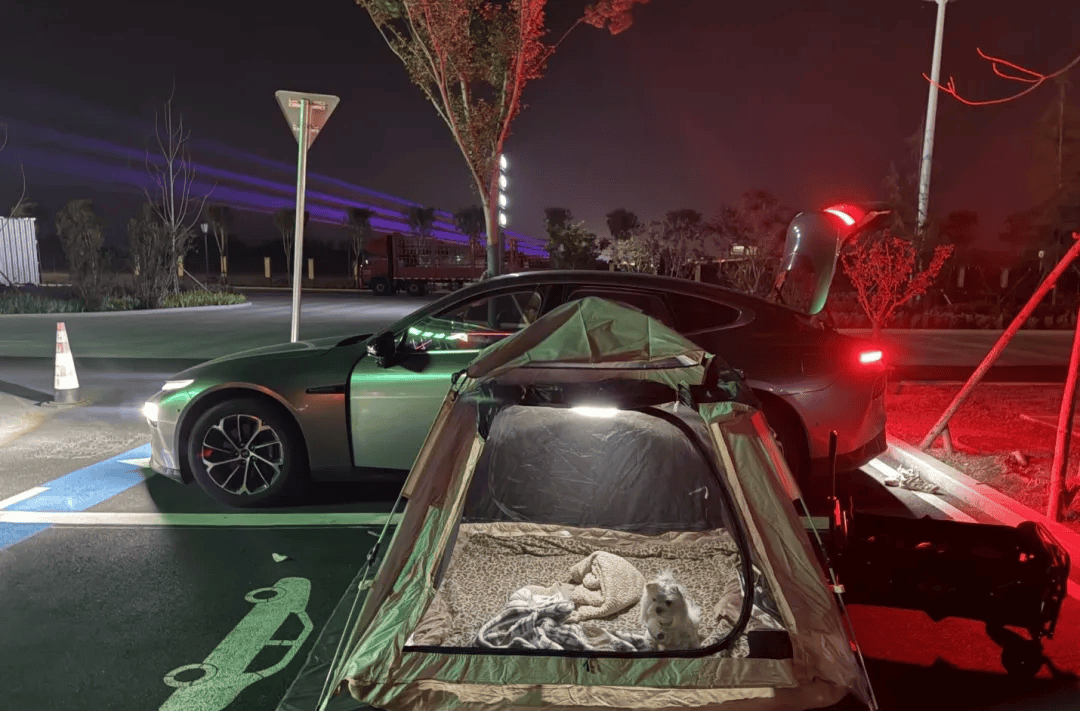 庆期间年轻人旅行掀起“帐篷过夜”热潮不朽情缘正规网站不住酒店住帐篷！国(图3)